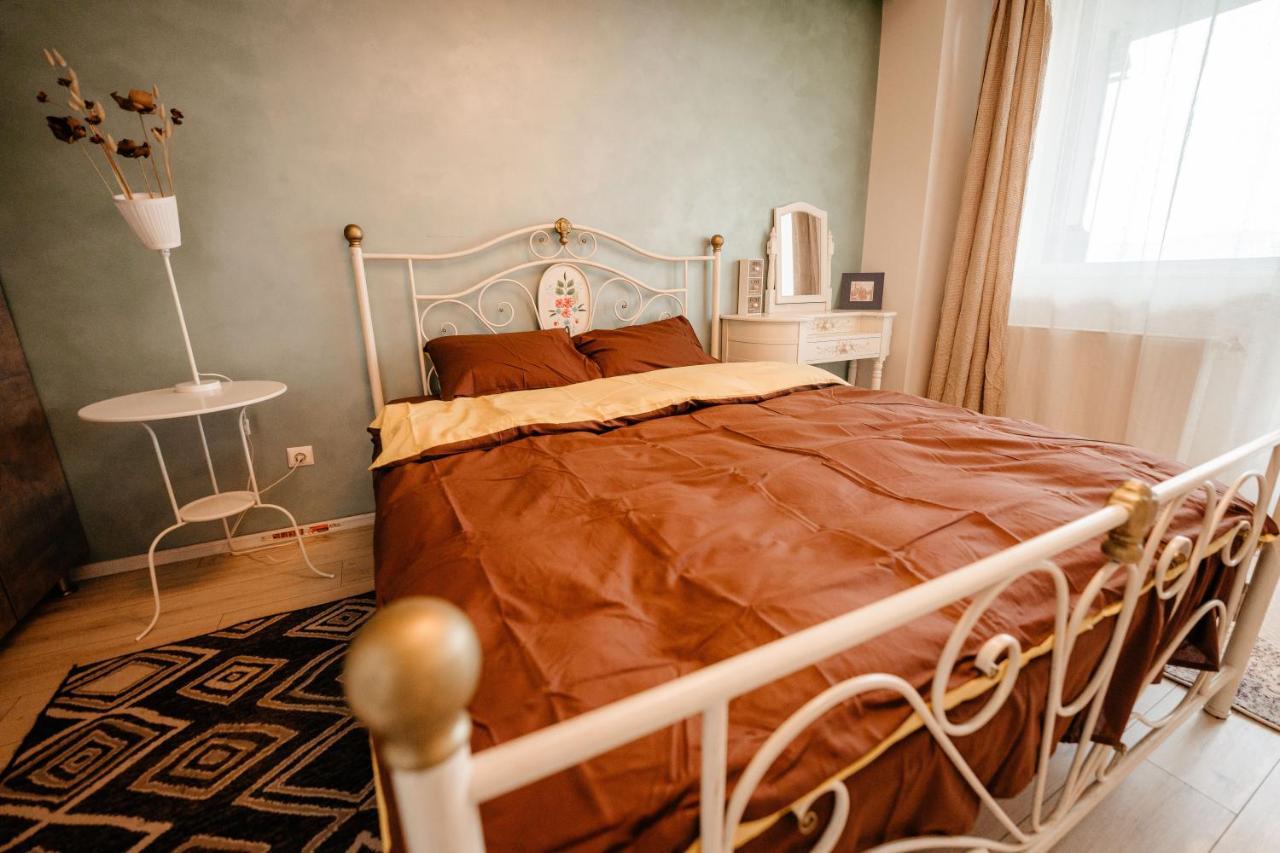 Bright And Cozy Design Apt With Office Apartment Cluj-Napoca Exterior photo